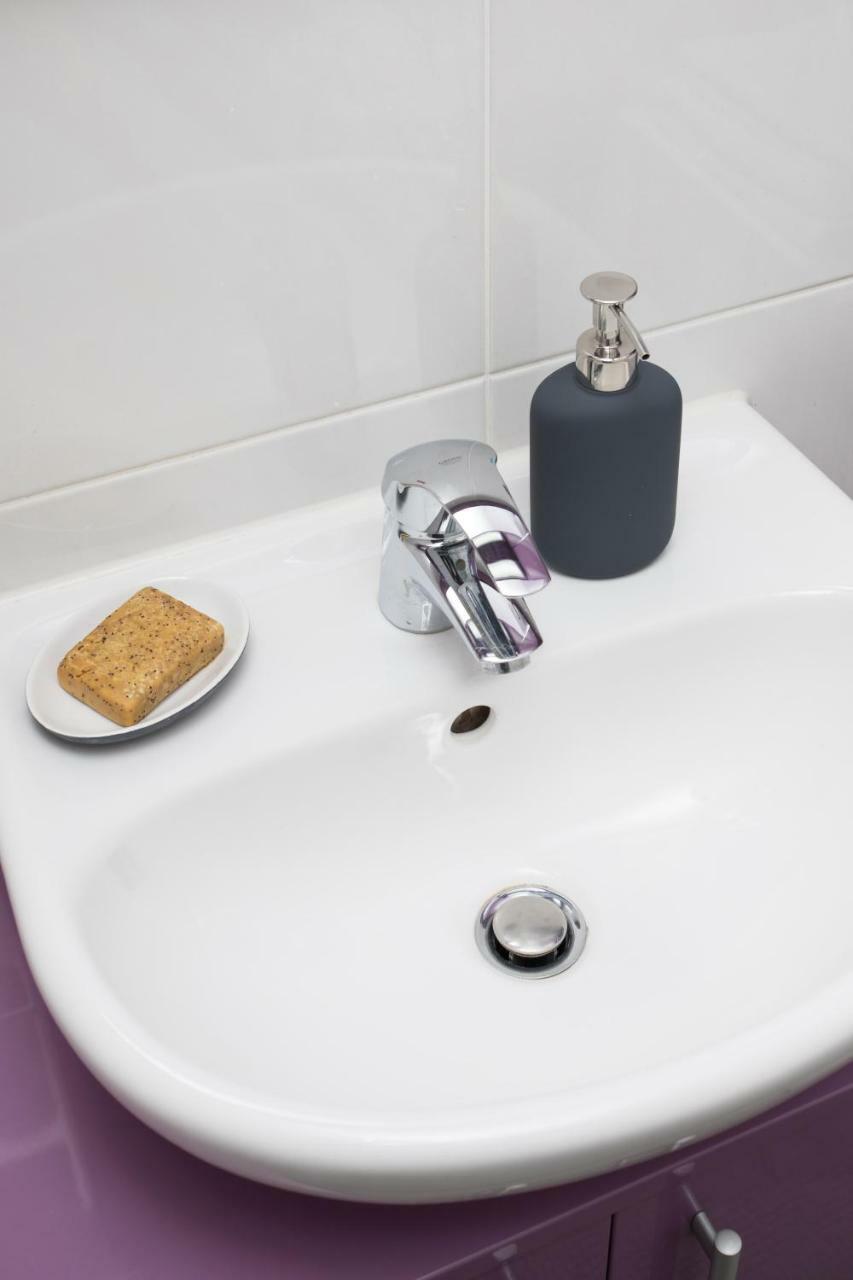 Cute And Sunny Studio In Zagreb With Balcony & Free Parking Екстер'єр фото