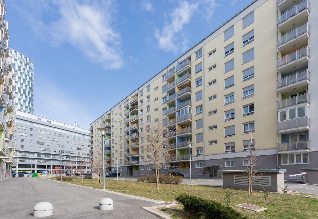 Cute And Sunny Studio In Zagreb With Balcony & Free Parking Екстер'єр фото